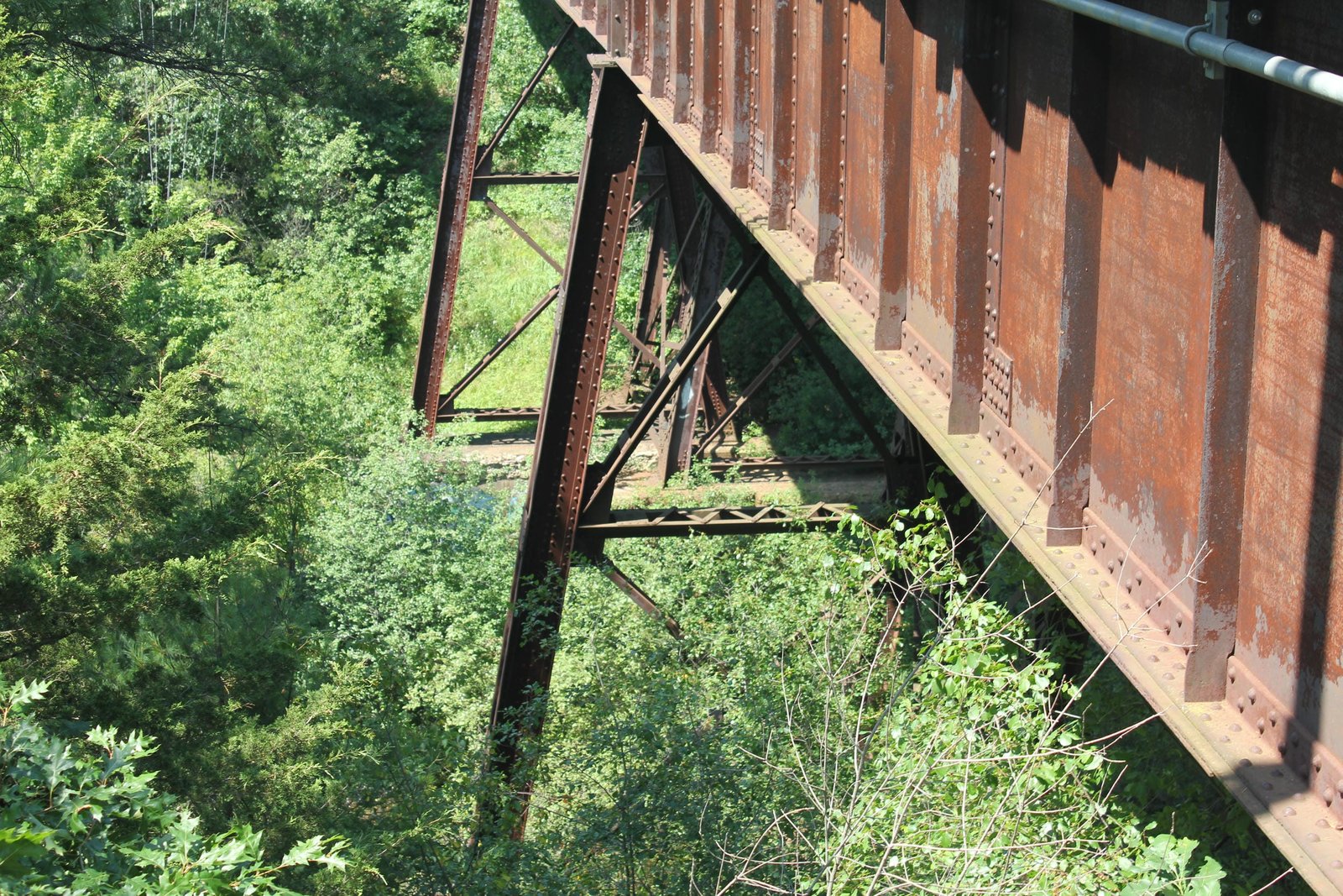 East pier, south track